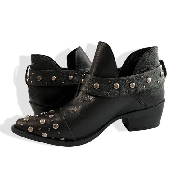 Musse & Cloud Black Genuine Leather silver Stud Pointed Toe Asher Ankle Bootie - Picture 6 of 11